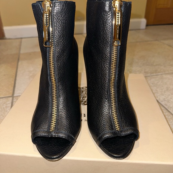 Black peep toe Burberry booties with gold hardware - Picture 7 of 10